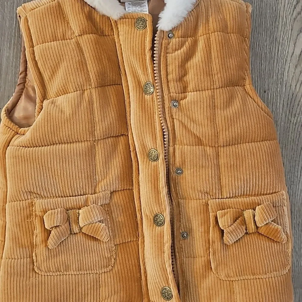 Girls Bundle. 3 Outfits Plus A Vest With Matching Pants Great Condition - Picture 16 of 16